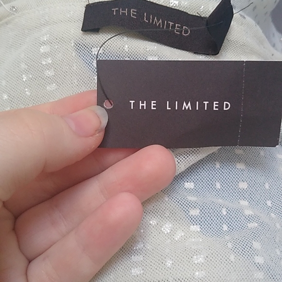 The limited cream sleeveless blouse - Picture 10 of 11